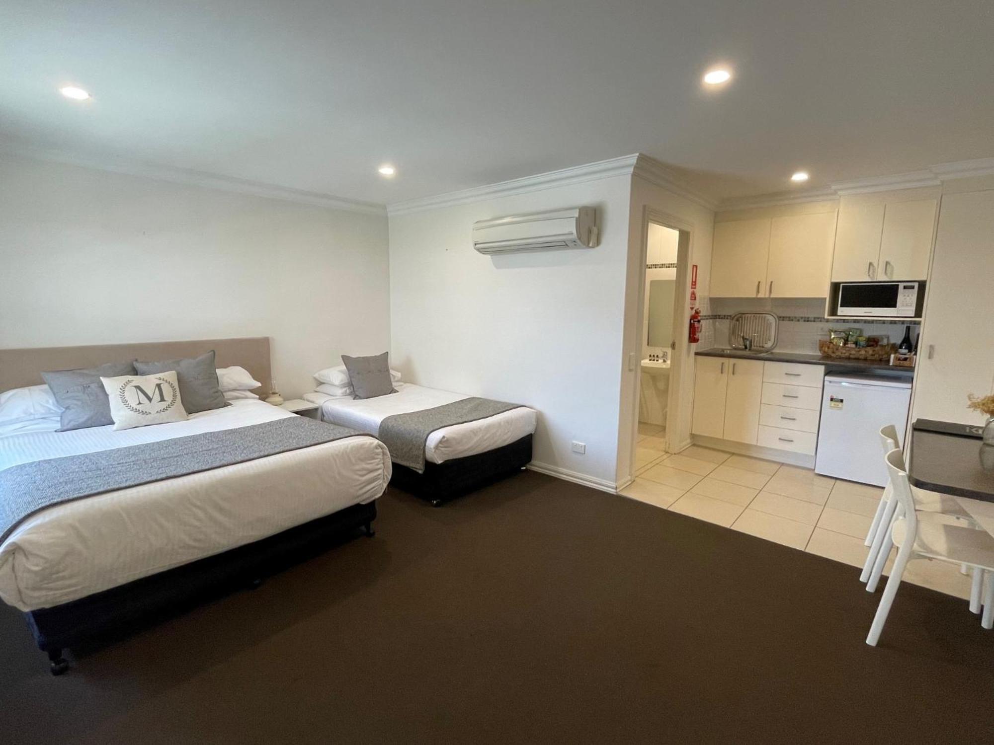 Millthorpe Motel Екстериор снимка
