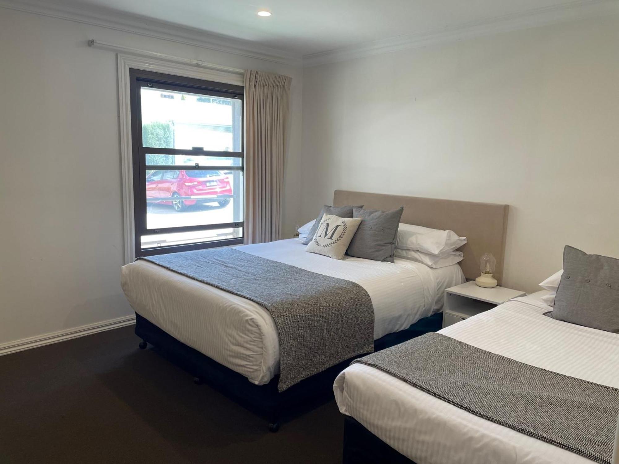 Millthorpe Motel Екстериор снимка